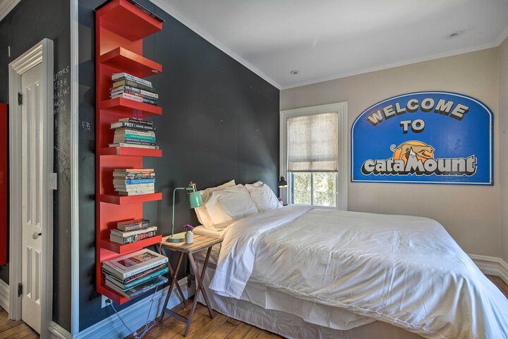 Walk to Downtown: Pet-friendly Millerton Home!