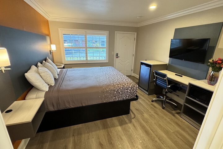 Room 33 of 38