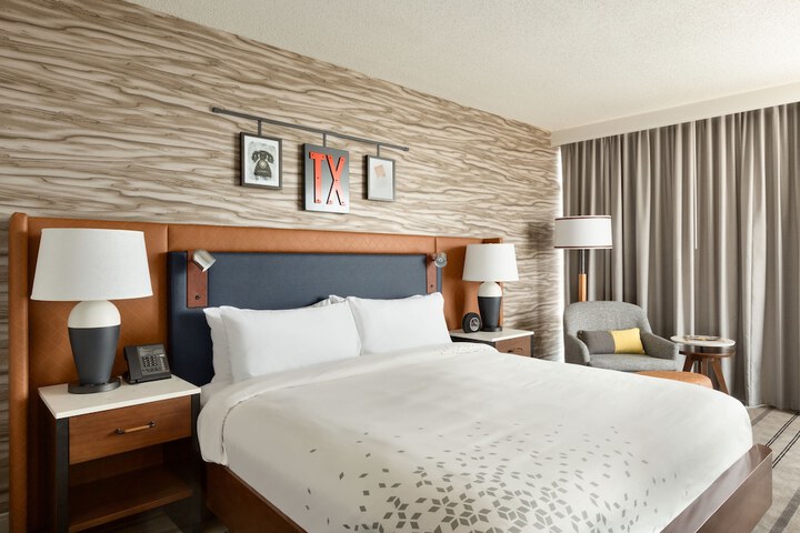 Room 27 of 48