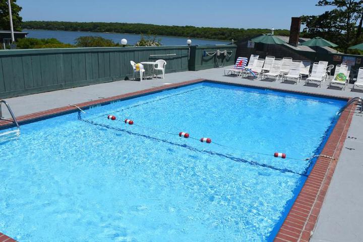 The Cove Motel