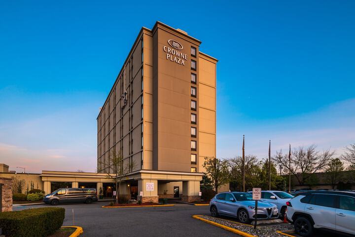 Crowne Plaza Newark Airport by IHG