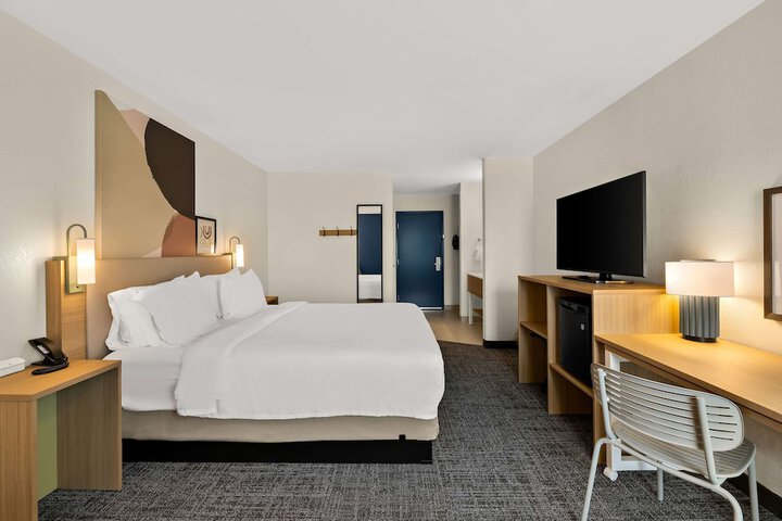 Room 32 of 53