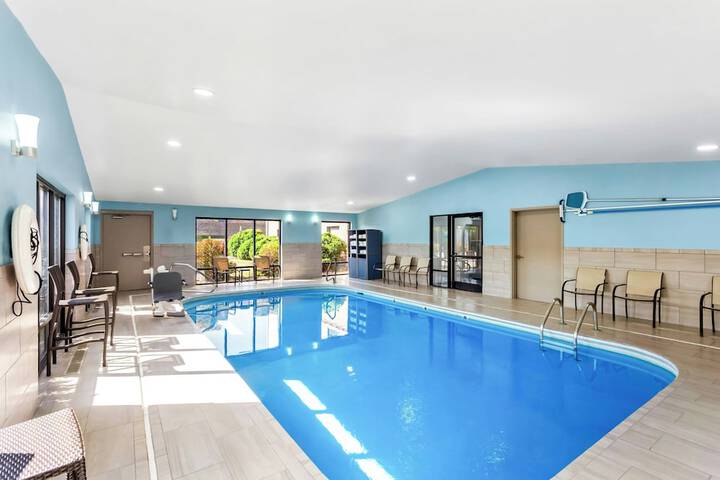 Holiday Inn Express Suites Charleston by IHG