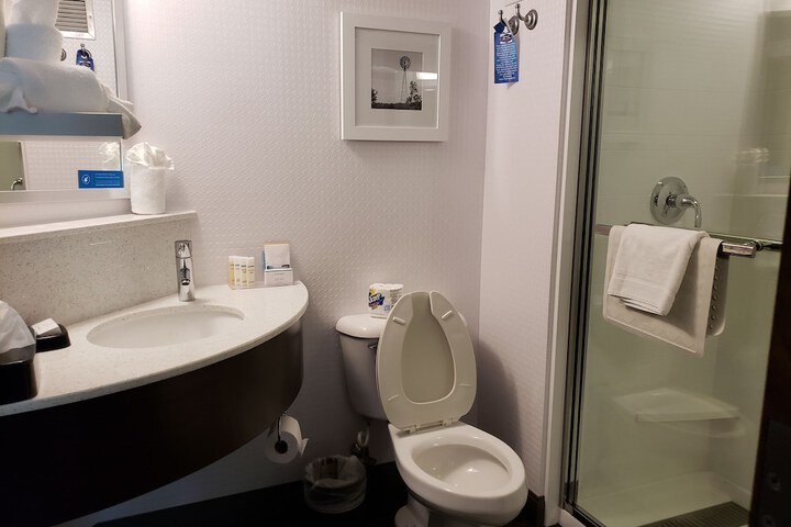 Room 40 of 169
