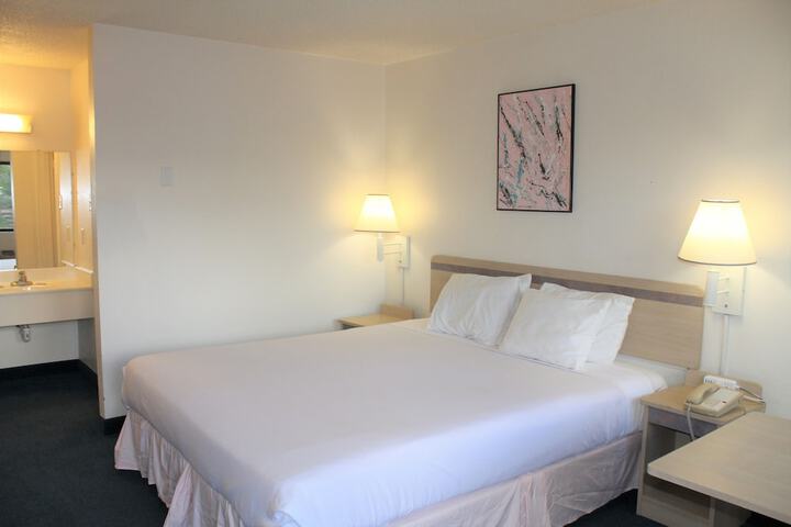 Room 13 of 74