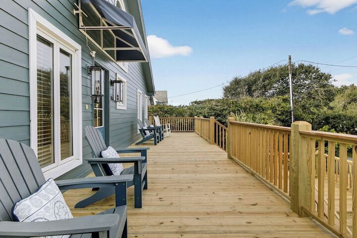 Lighthouse by Avantstay Beachfront View Home w / Pool Table & Ping Pong
