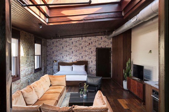 Room 5 of 18