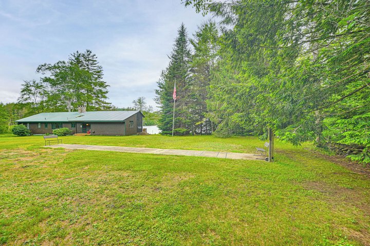 Lakefront Escape w / Deck & Kayaks in Lovell!