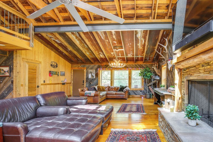 Serene Pacific Getaway: Deck Grill & Fire Pit!