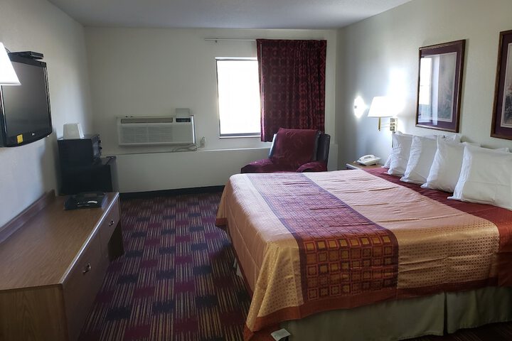 Americas Best Value Inn & Suites Harrisonville