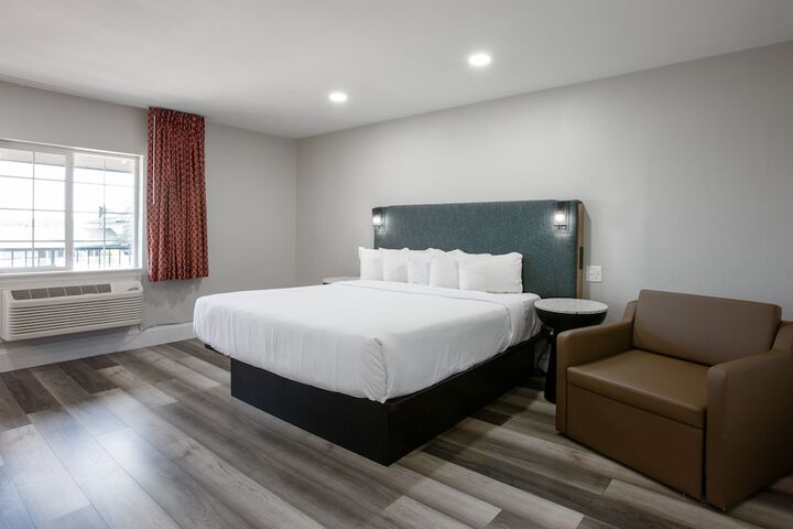 Room 48 of 82