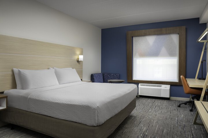 Holiday Inn Express & Suites Pittsburgh North Shore by IHG