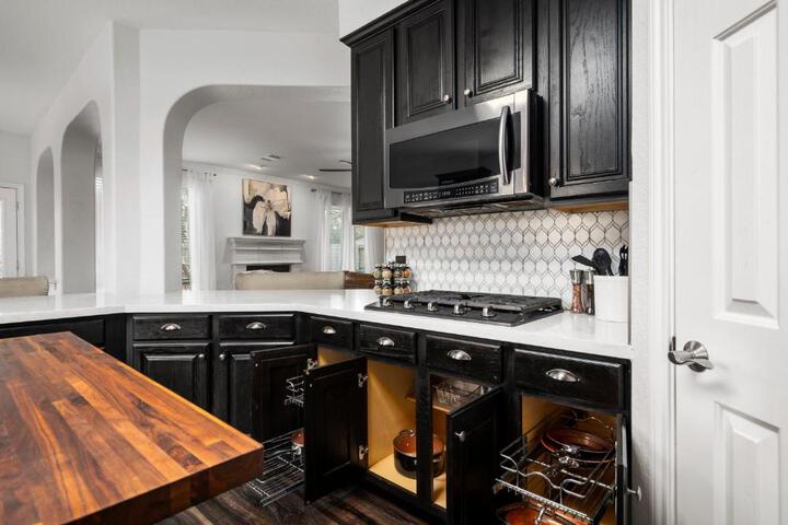 Upscale 4BR Cypress Home w Pool Hot Tub, Theater, Sleeps 20