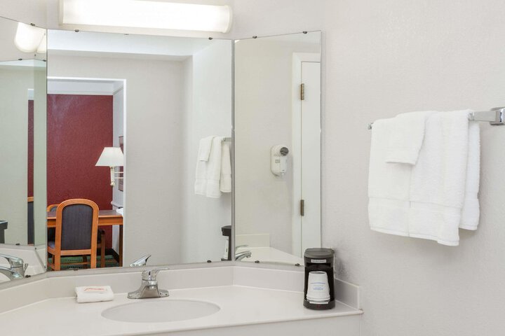Room 7 of 35