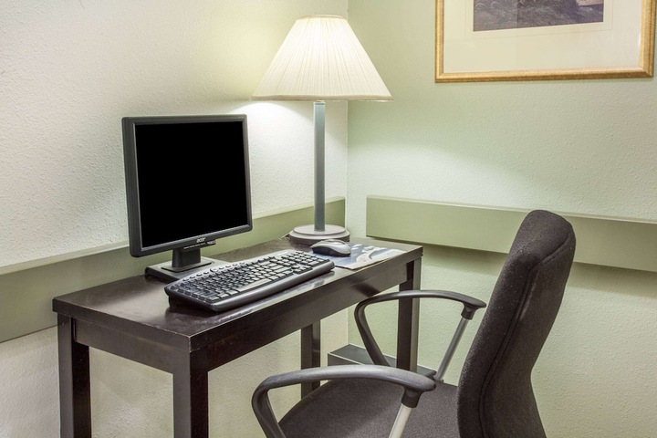 Business Center 37 of 37