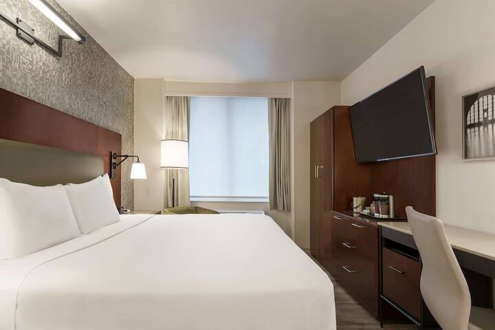 Room 25 of 34