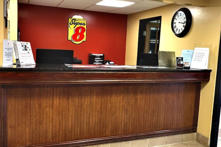 Super 8 by Wyndham Stamford / New York City Area