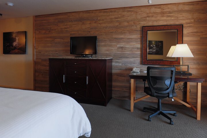 Riverside Inn