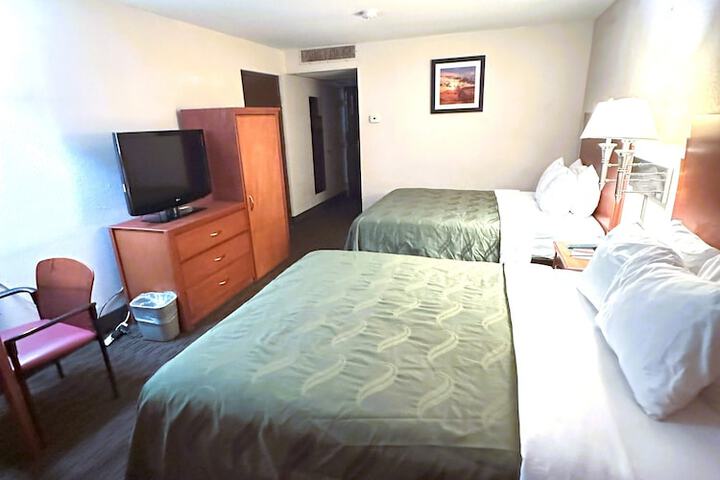 Room 104 of 163