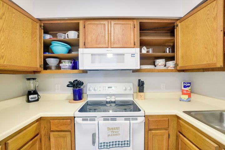 Sunny Condo - Private Ocean Isle Beach Access!
