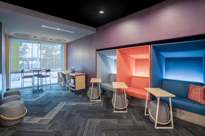 Business Center 29 of 29