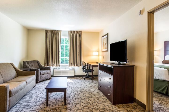 Cobblestone Hotel & Suites - Greenville