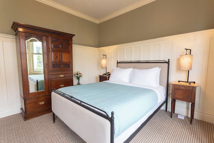 Nob Hill Inn