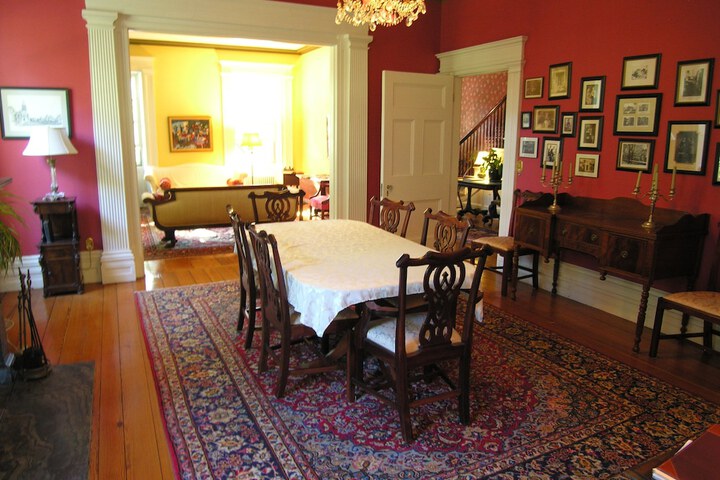 Delano Homestead Bed & Breakfast