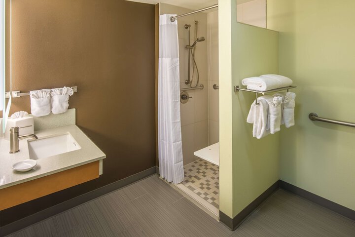 Room 7 of 12