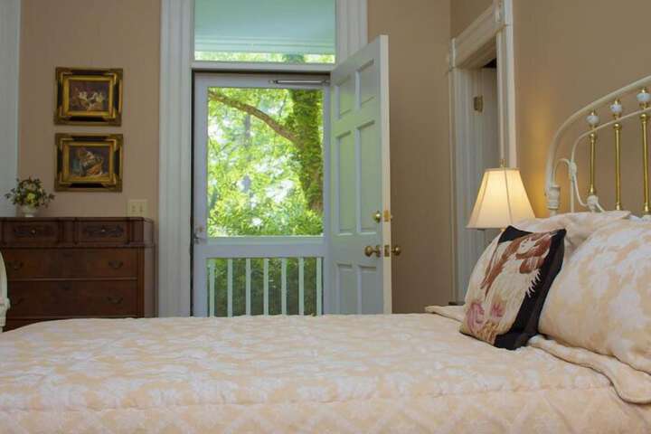 Lookaway Inn