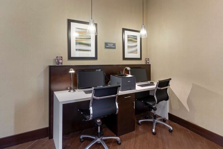 Business Center 40 of 44