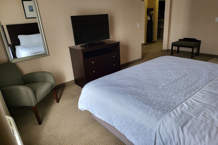 Holiday Inn Express Hotels and Suites Dayton North Tipp City by IHG