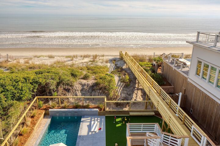 Oceans Eye by Avantstay Beach Front Home w / Roof Top Pool & Putting Green!