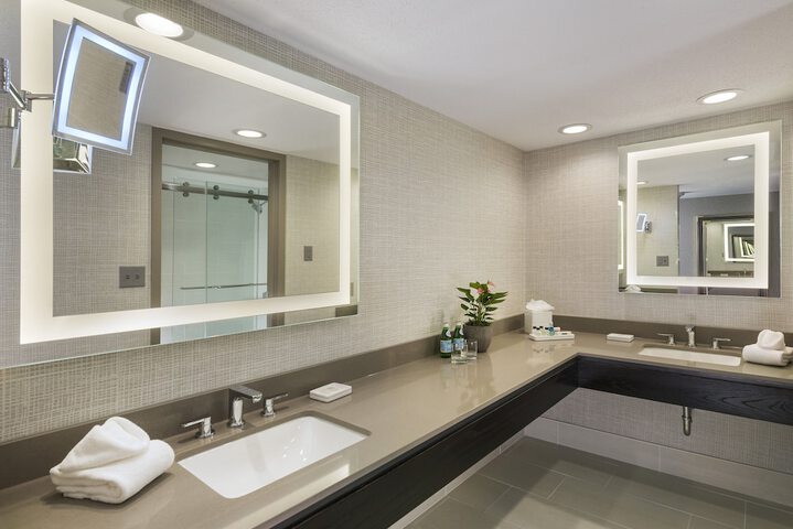 Crowne Plaza Providence-Warwick Airport by IHG