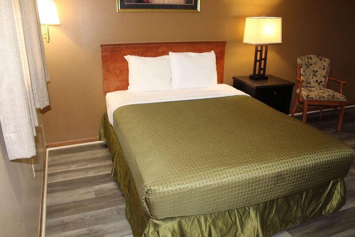 Colonial Inn Dyersville