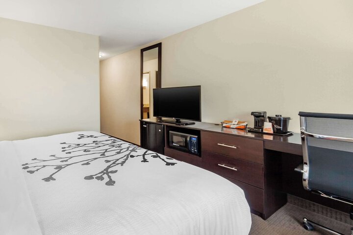 Room 30 of 47