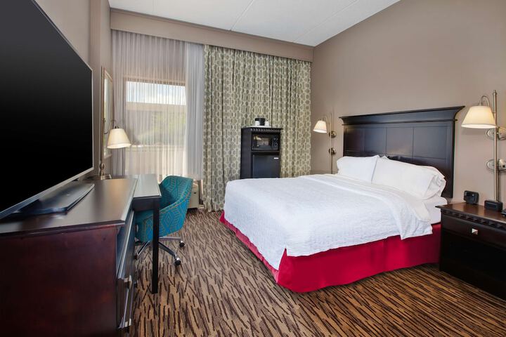 Hampton Inn & Suites Cleveland-Airport / Middleburg Heights