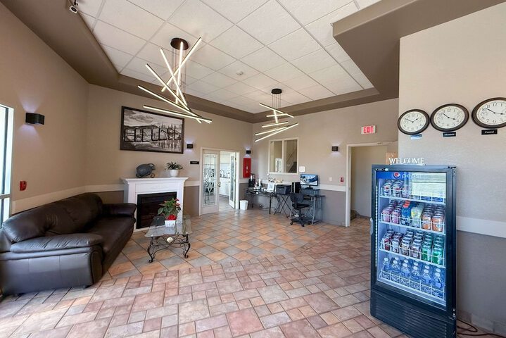 Super 8 by Wyndham Medicine Hat AB