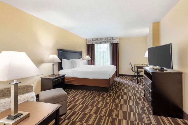 Best Western Plus Victor Inn & Suites