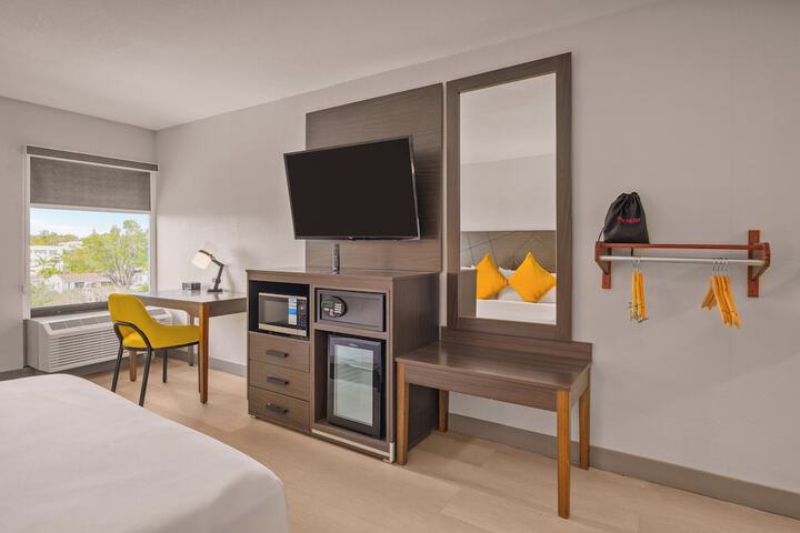 B & B Hotel Miami Airport