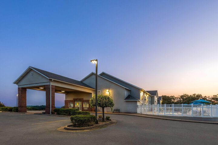 Days Inn by Wyndham Mountain Home