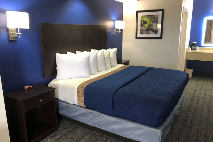 Room 13 of 35