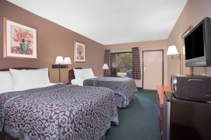 Room 10 of 14