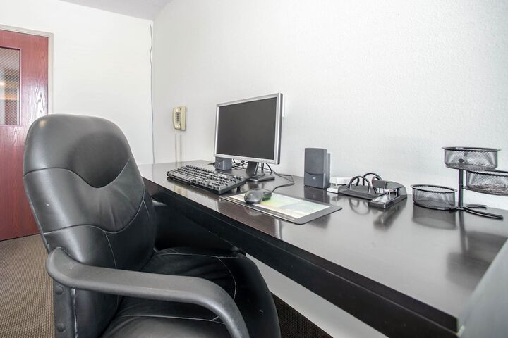 Business Center 37 of 38