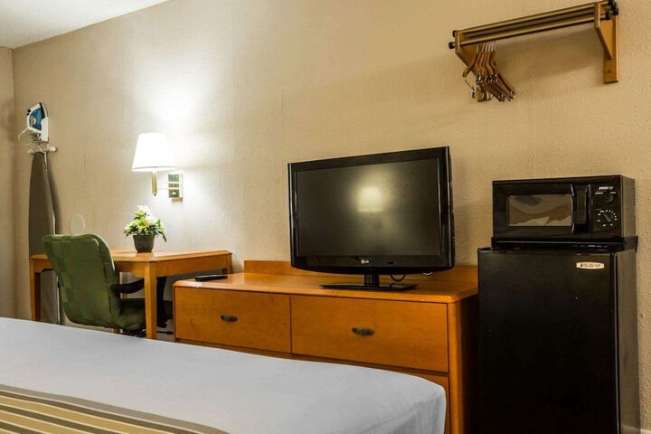 Room 14 of 37