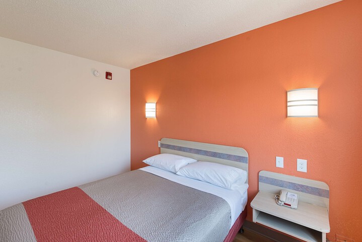 Room 23 of 29