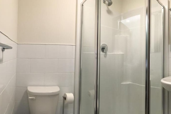 Room 25 of 28