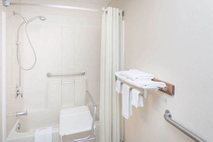 Room 4 of 15