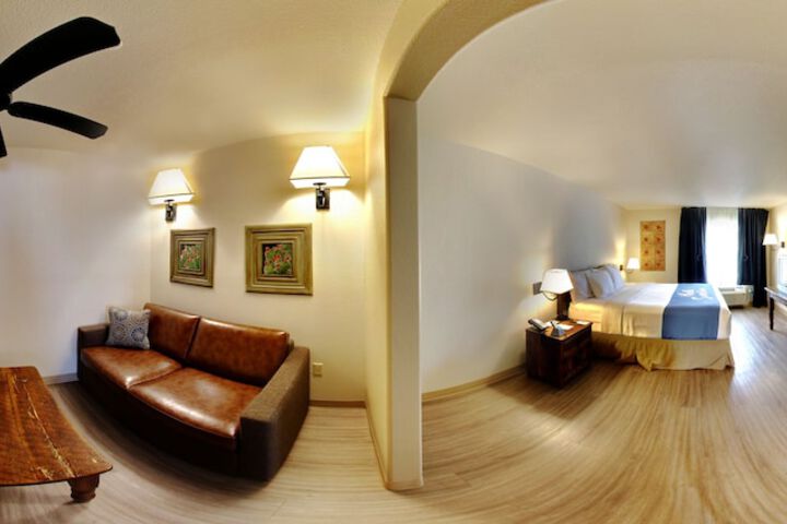 Days Inn & Suites by Wyndham Llano