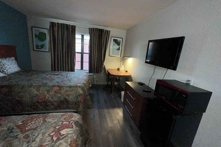 Room 25 of 32